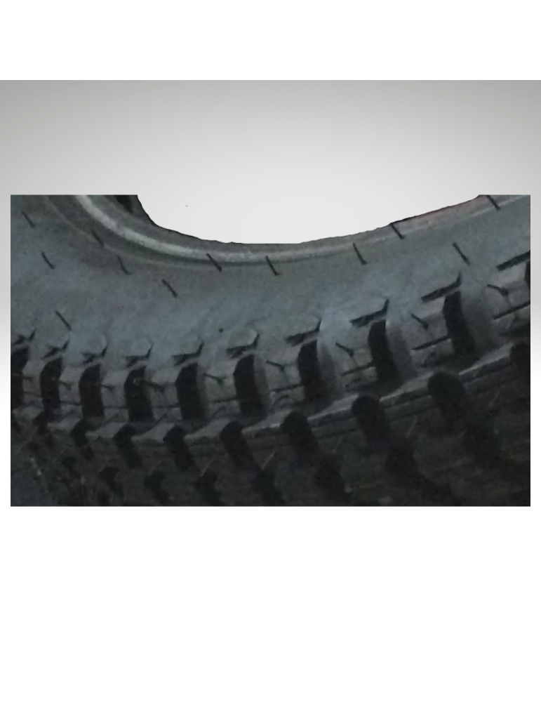 Pneumatique à crampons pour voiture hippomobile.10 tailles disponibles allant du 16"x2.5" au 36"x3.75"