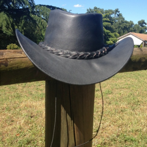 Chapeau en cuir tresse à l'arrière - SB